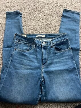SZ 30 Women’s Levi 721 High Rise Skinny denim